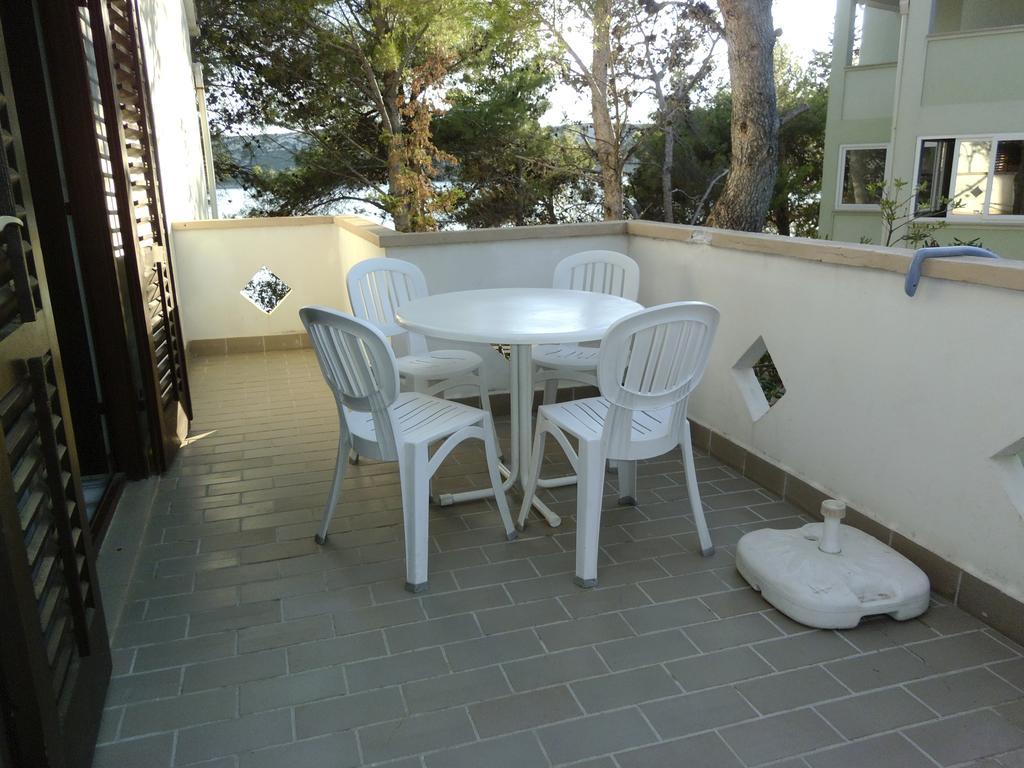 Apartments Kreso 5 Meters From The Beach With See View Shadow And Parking Place Stara Novalja Rum bild